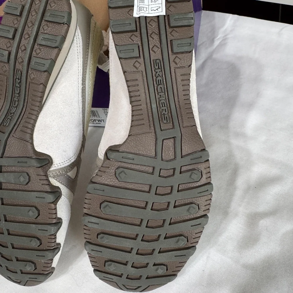 Skechers Women's 8.5 off white Point-Blank NWT - Picture 5 of 11